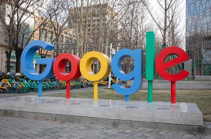 L'insegna di Google vicino ai suoi uffici di Pechino